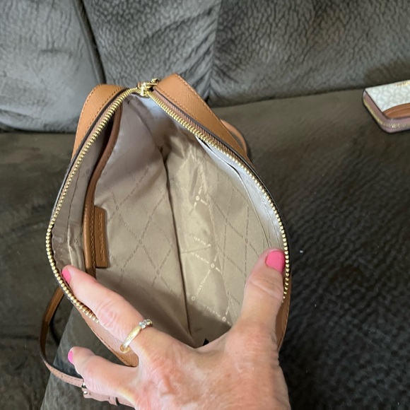 EUC MATCHING MK JET SET WONT SEPARATE - Picture 9 of 16